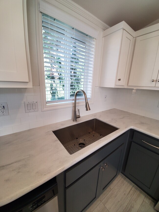 Foto del edificio - 25918 Meadowmist Dr