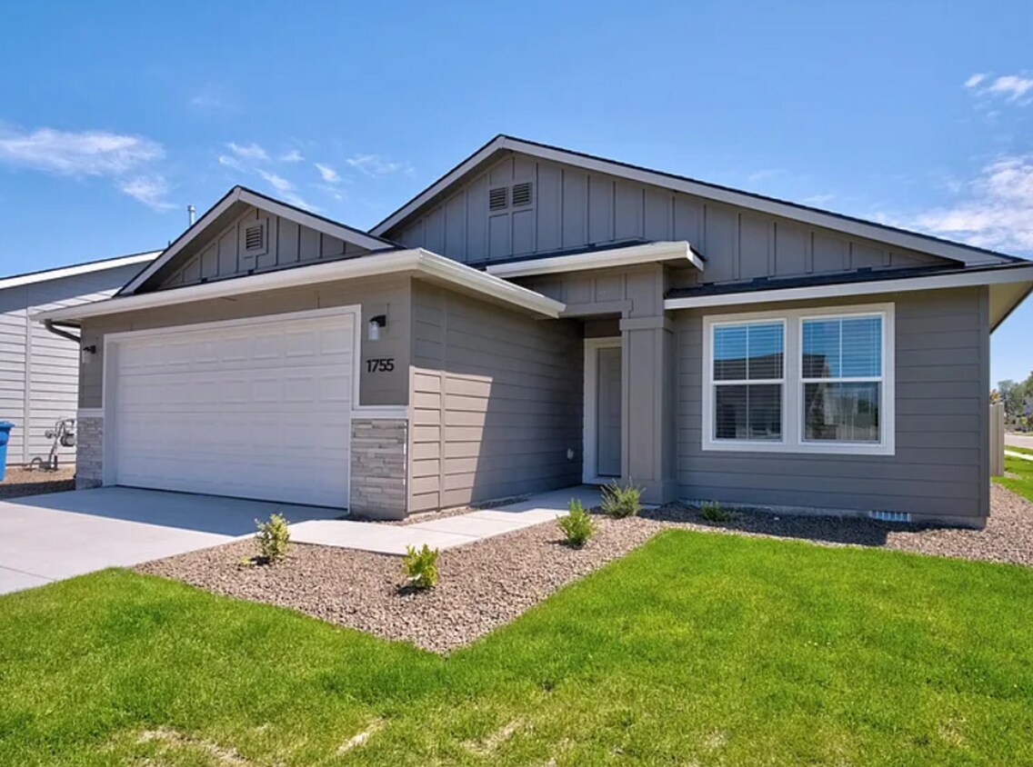 Primary Photo - Beautifully Maintained Single-Family Home ...