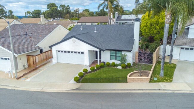 Building Photo - Beautiful Remodeled 3 Bedroom 2 Bathroom H...