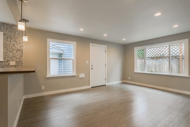 Foto del edificio - 3439 33rd Ave W