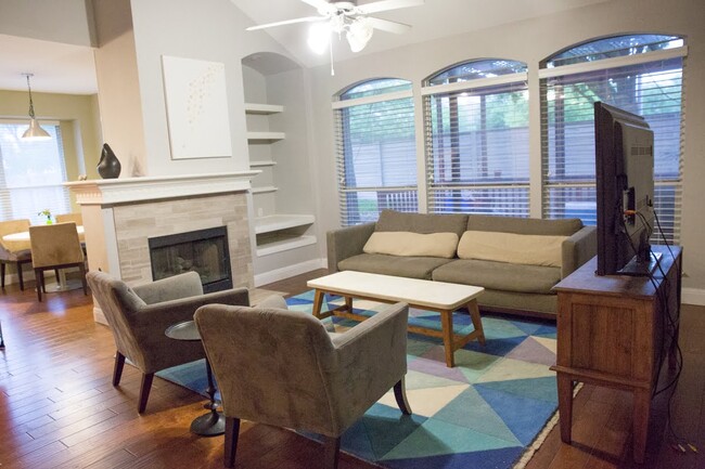 Foto del edificio - 1801 Dapplegrey Ln