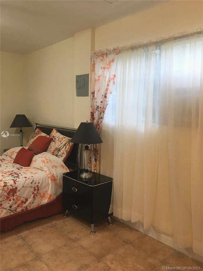 Foto del edificio - 16920 NW 33rd Ave