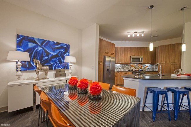 Building Photo - 1 br, 1 bath Condo - 3100 Cole Ave # 599