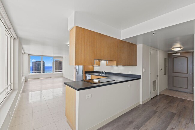 Building Photo - Convenient Urban Living!