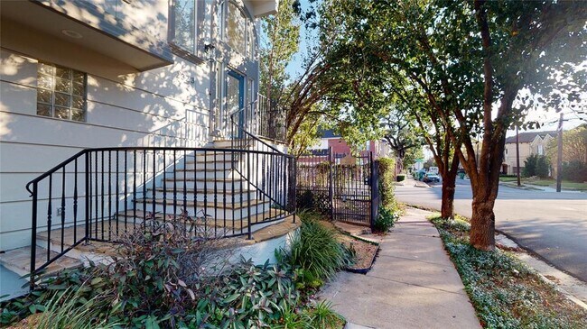 Building Photo - 2323 McDuffie St