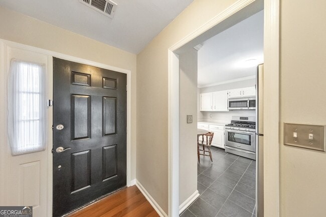 Building Photo - 2045 Fairways Ct