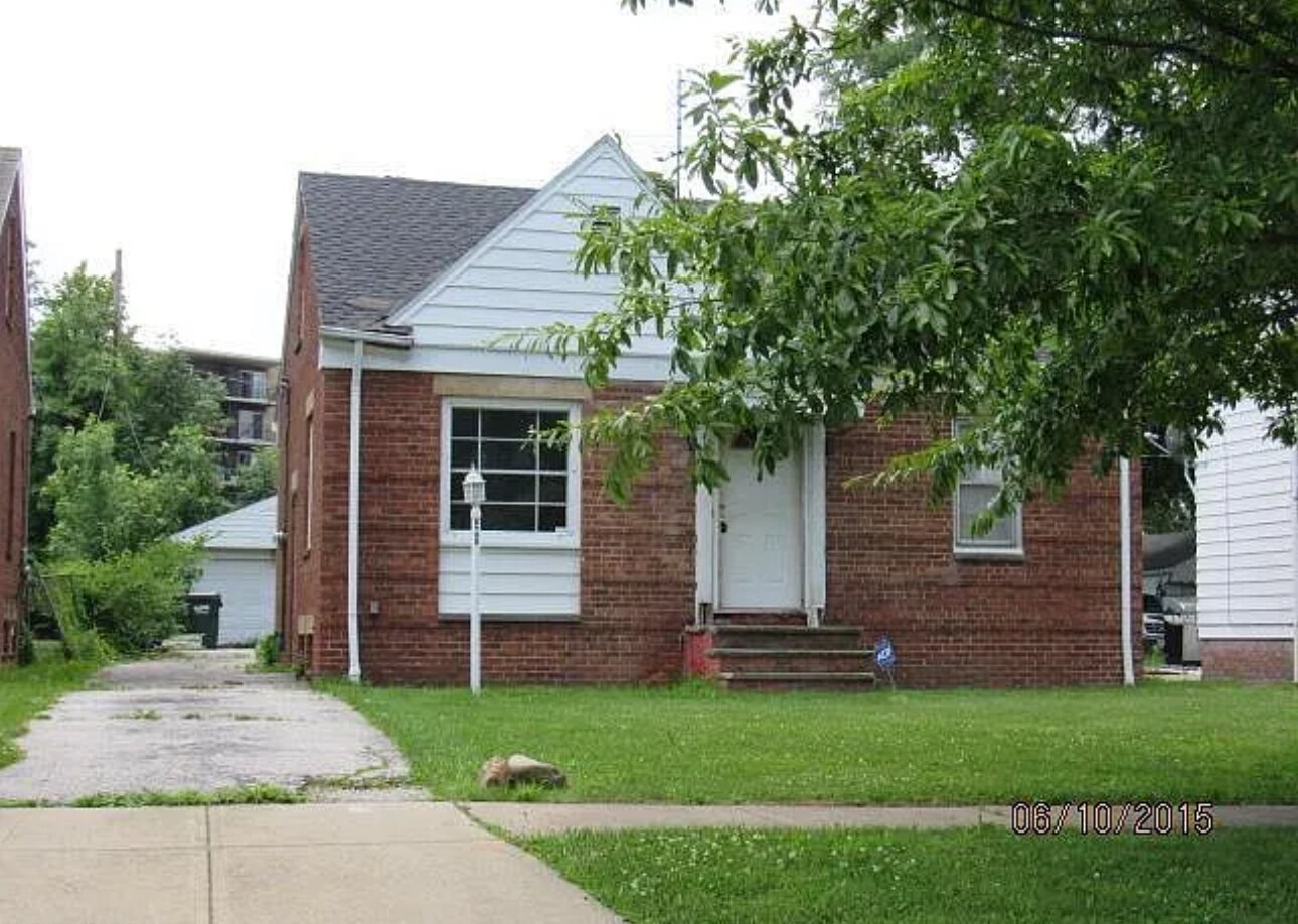 1464 E 195th St Euclid, OH 44117 – photo 1
