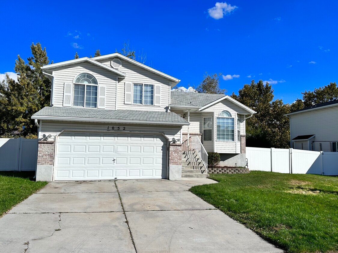 Primary Photo - 1052 N 2575 W