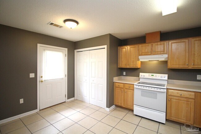 Foto del edificio - 7161 Pine Blossom Rd