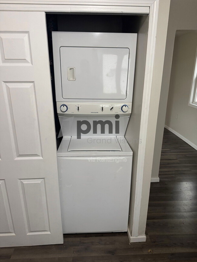 Building Photo - 309 E Garfield Ave