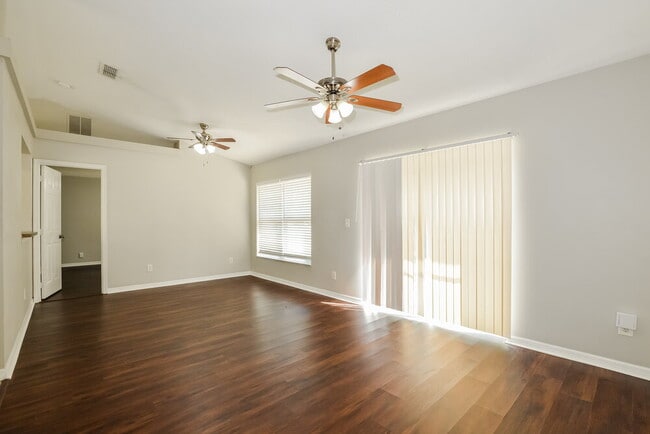 Building Photo - 12148 Woodglen Cir