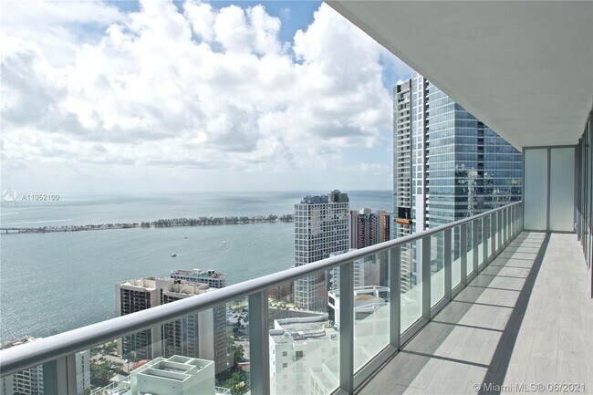 Foto del edificio - 1300 Brickell Bay Dr