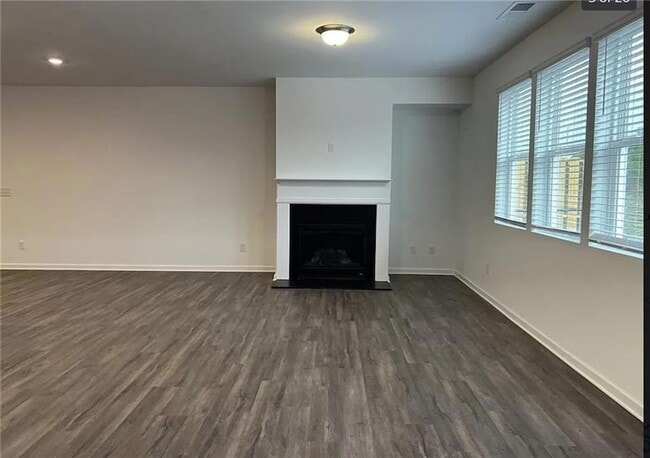 Building Photo - 6050 Sanford Pl
