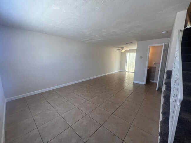 Foto del edificio - Renovated Beautiful 2 Bed 1.5 Bath Townhom...