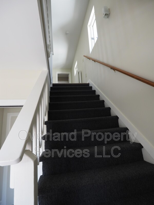 Building Photo - 398 North St