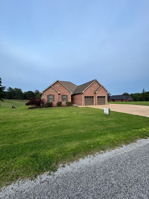 Foto principal - Steps from the Tee—Your Golf Course Home A...