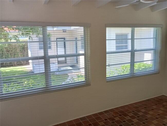 Foto del edificio - 1225 S Biscayne Point Rd
