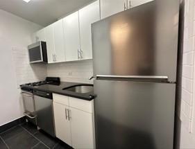 Building Photo - 442 W 57th St