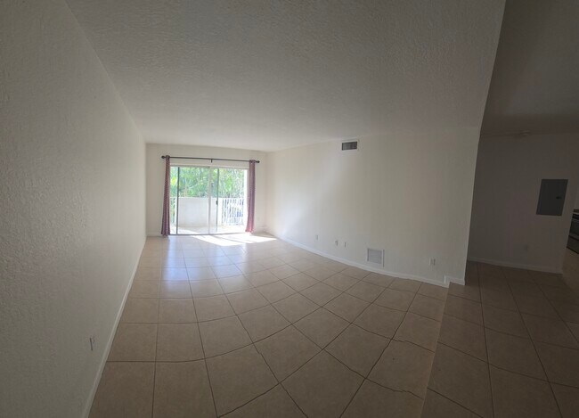 Foto del edificio - 8950 SW 69th Ct