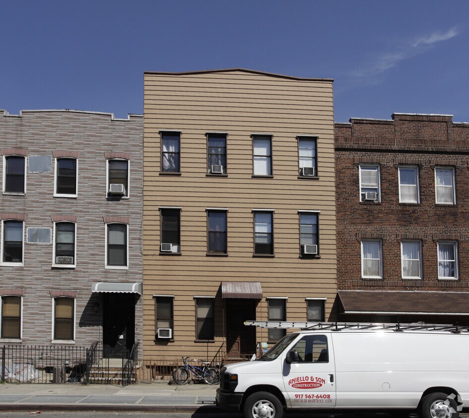 Building Photo - 661 Metropolitan Ave