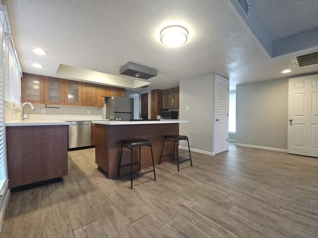 Foto del edificio - 3301 S Terrace Rd