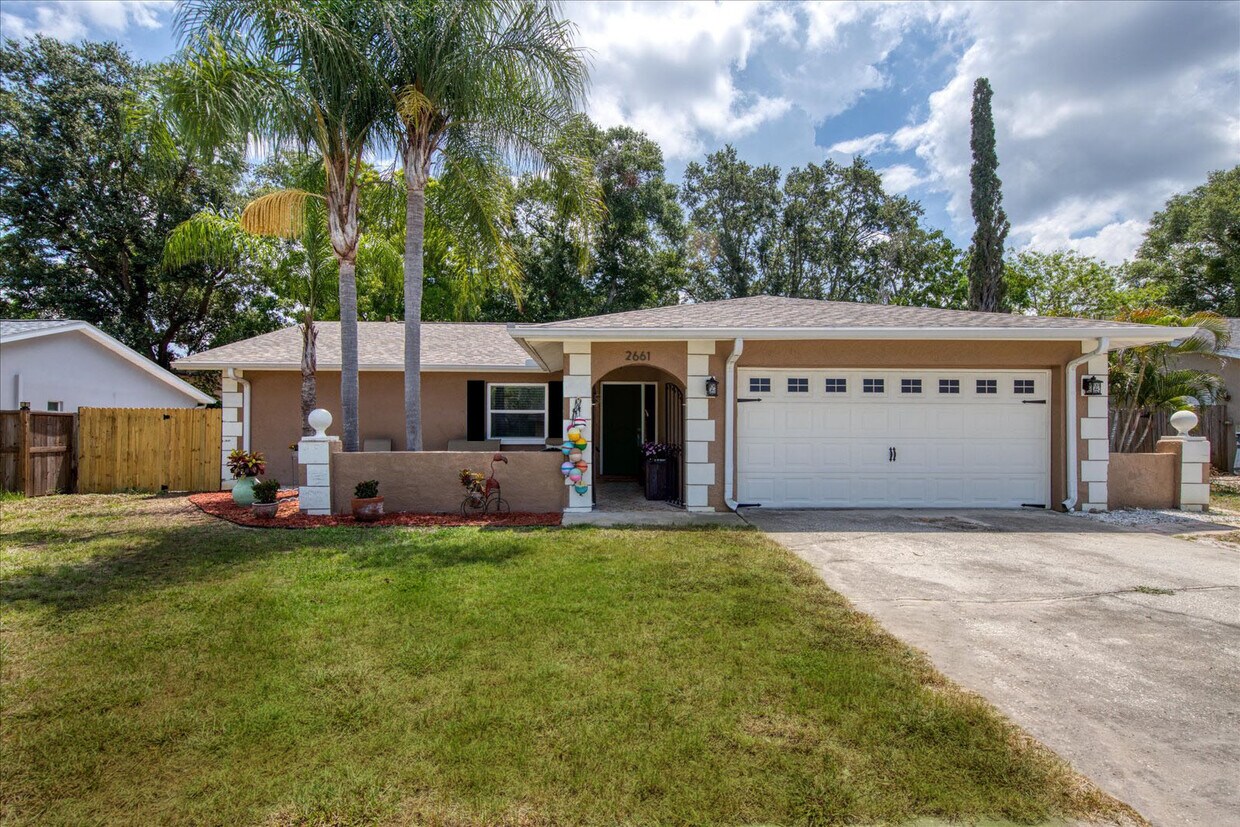 Primary Photo - 2661 Knoll St E