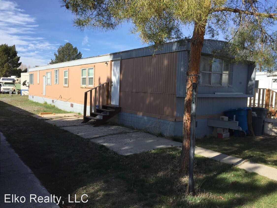Primary Photo - 251 W River St