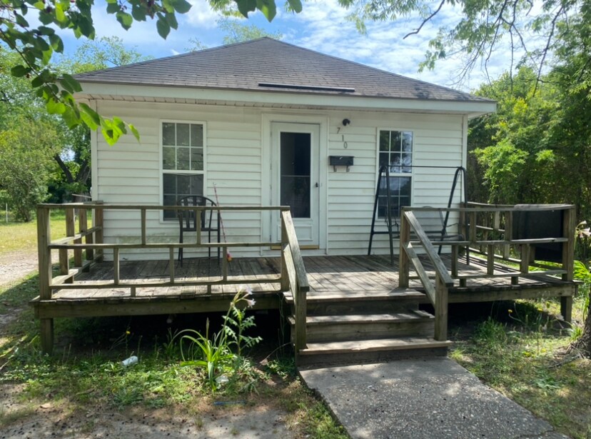 Primary Photo - 710 North St