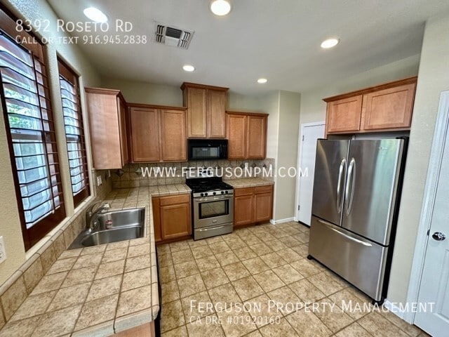 Foto del edificio - 8392 Roseto Rd