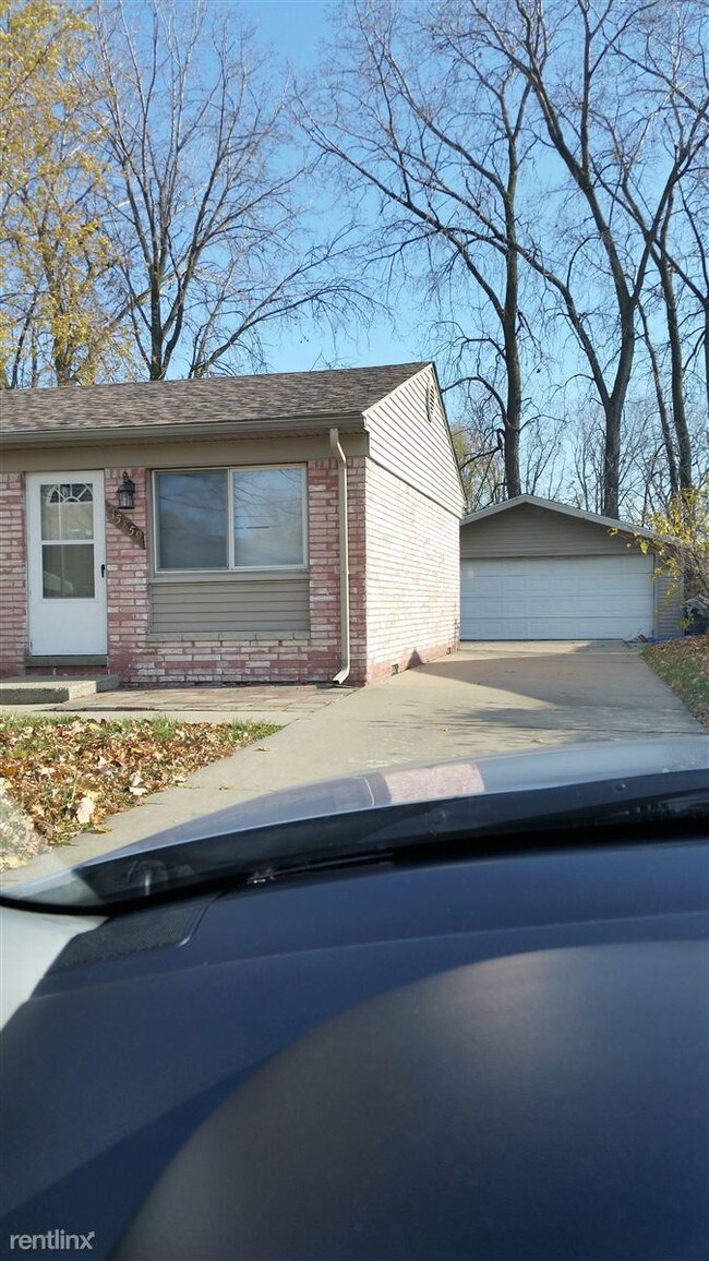 Building Photo - 3 br, 1 bath House - 15859 Wellington St