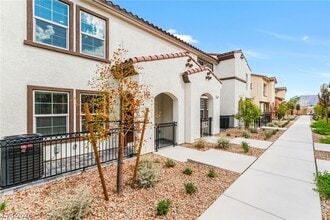 Building Photo - 913 Rosy Starling St