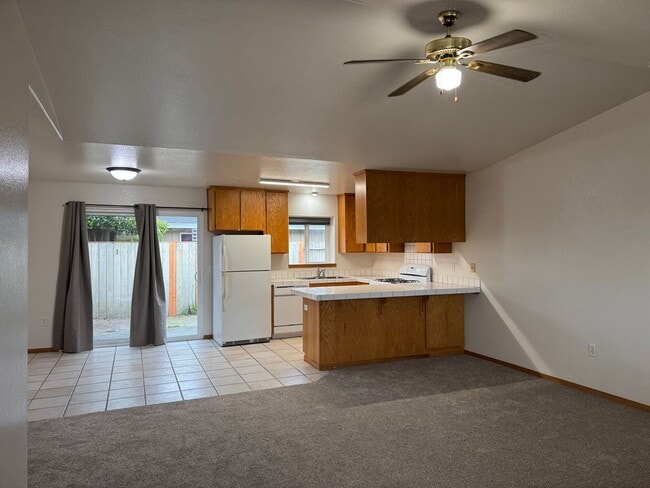 Foto del edificio - 1023 W Harris St