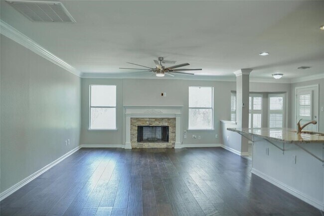 Foto del edificio - 6626 Crystal Point Dr