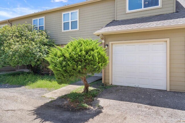 Foto del edificio - 8703 Schick Rd