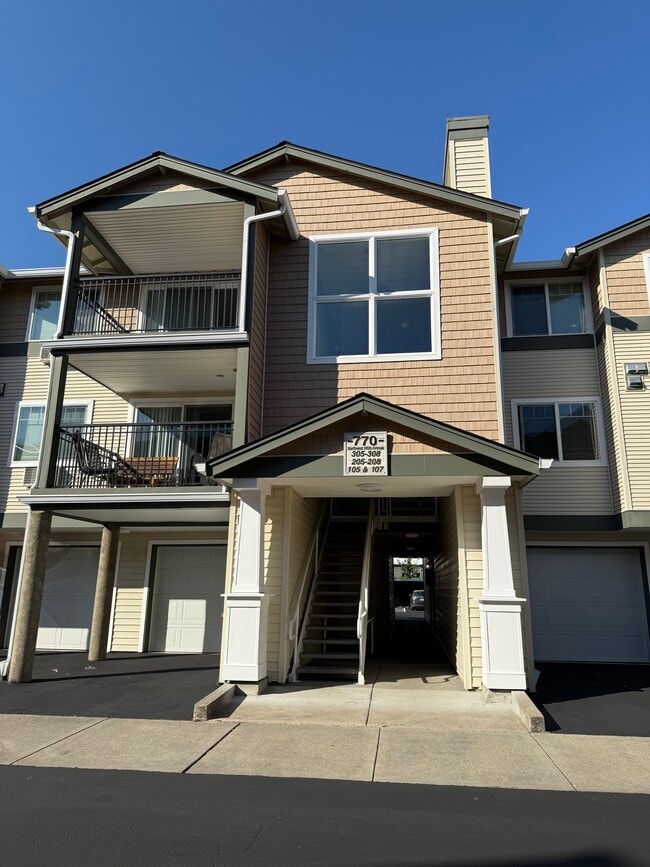 Building Photo - 770 NW 185th Ave