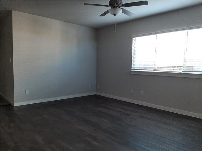 Building Photo - 9811 Grosbeak Ln