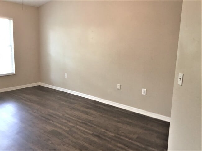 Building Photo - 837 Greenbelt Cir