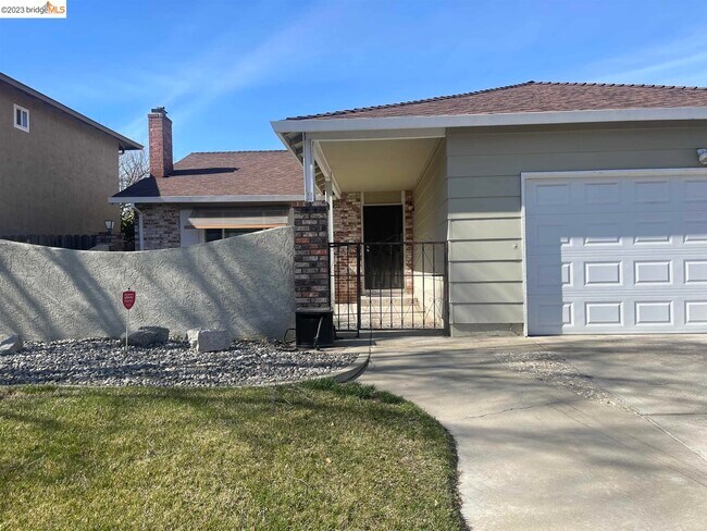 Building Photo - 4325 Chenin Ln