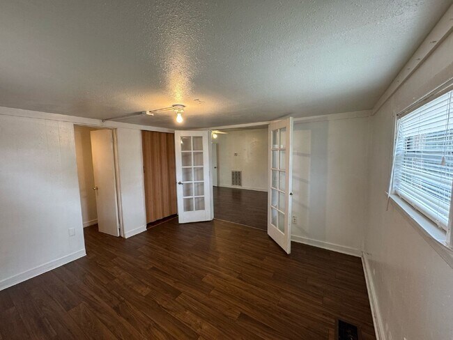Building Photo - "Charming 3-Bedroom Retreat with Modern Amenities in Lakeland!"