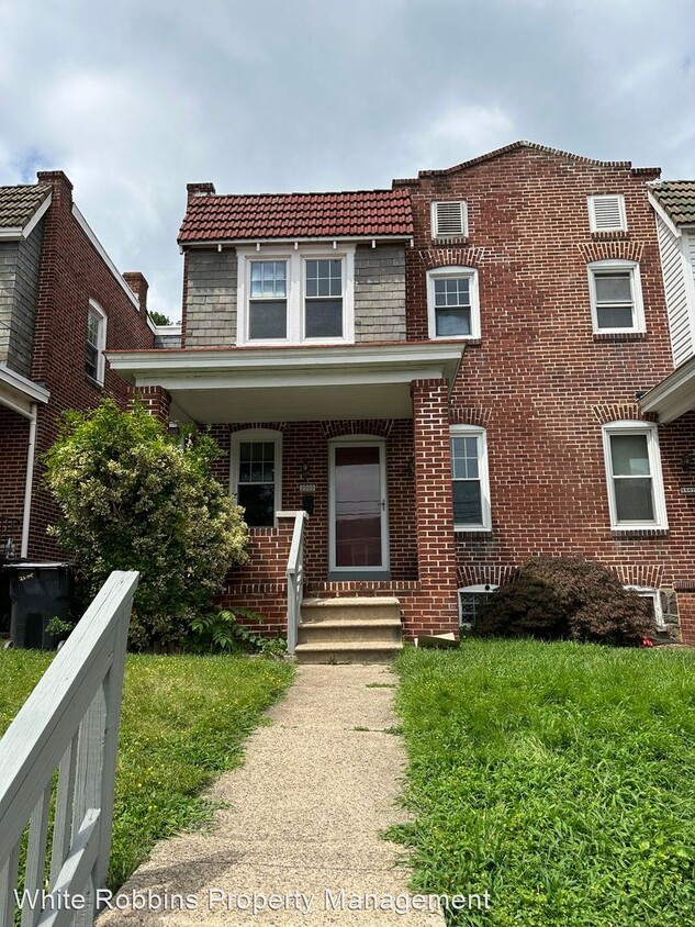 Primary Photo - 3 br, 1 bath House - 2805 N. Van Buren St.