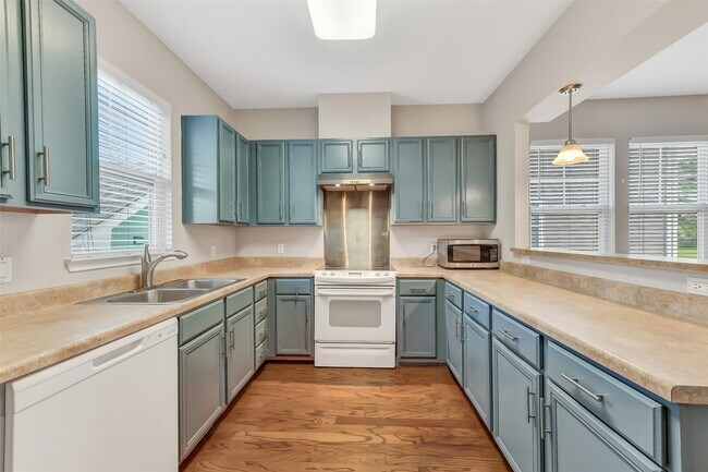 Foto del edificio - 4418 N Live Oaks Cir