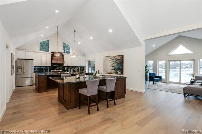 Building Photo - 614 Island Dr