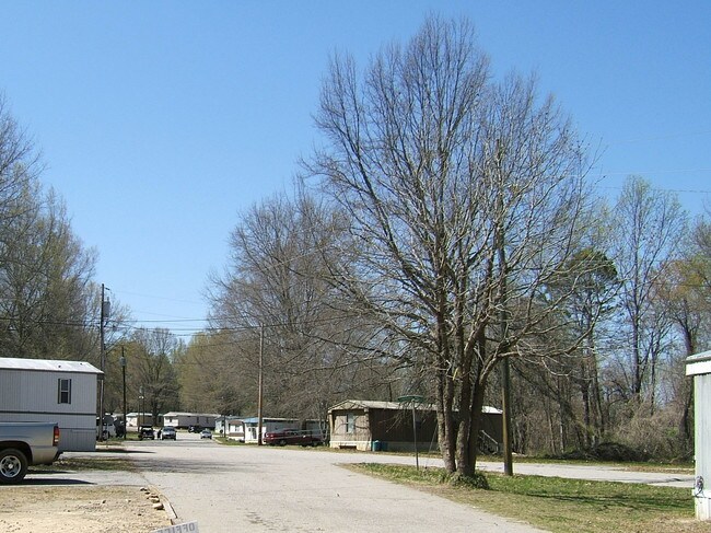 Building Photo - 101 Carriage Hill Dr