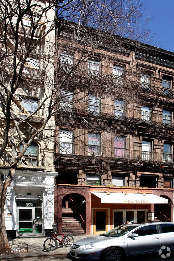 Building Photo - 73 W 71st St