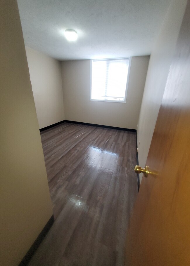 Building Photo - 311 W Highland Dr