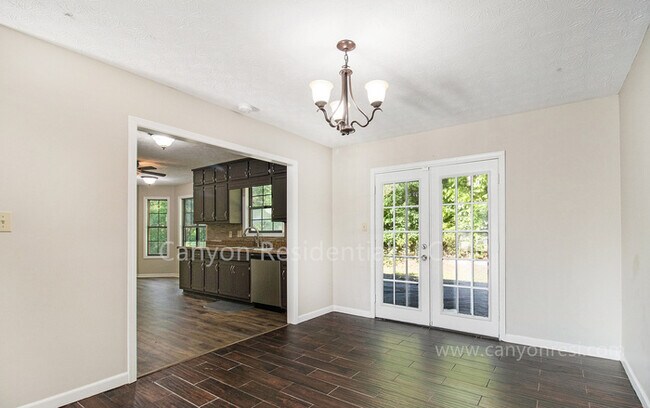 Building Photo - 950 Sideline Ct