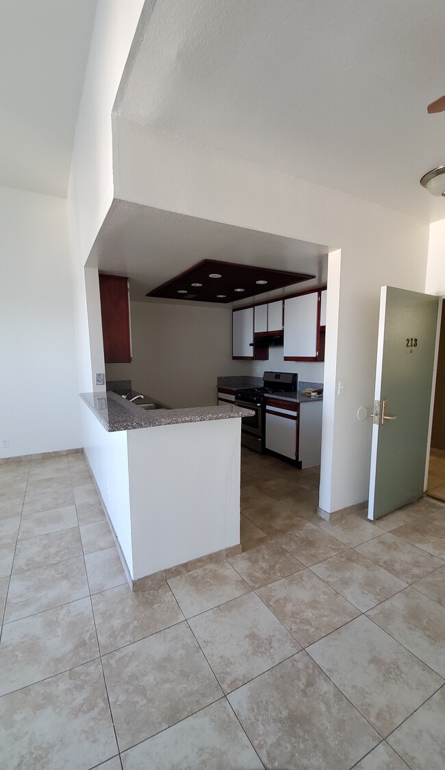 Kitchen - 945 N Serrano Ave