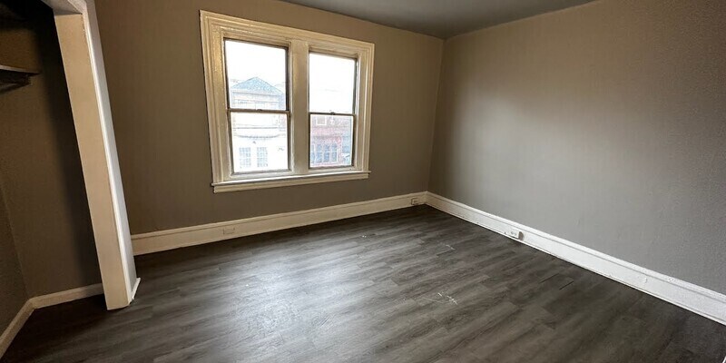 Primary Photo - 145 N Farson St