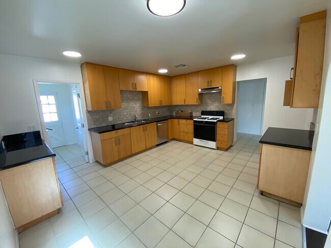 Foto del edificio - 6703 Katherine Ave