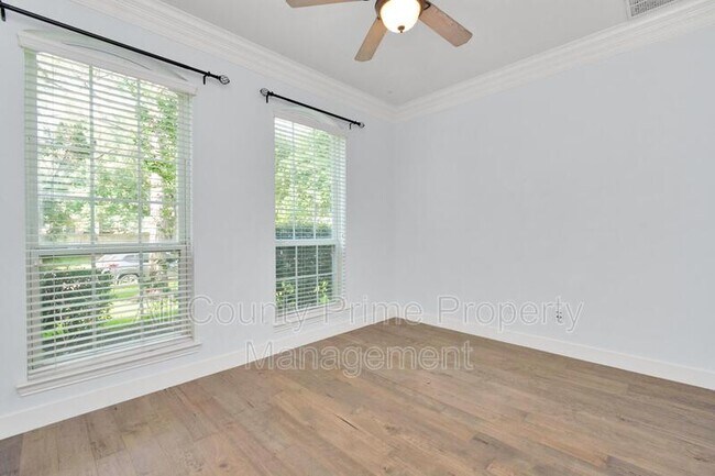 Foto del edificio - 3219 Brinmont Pl Ln